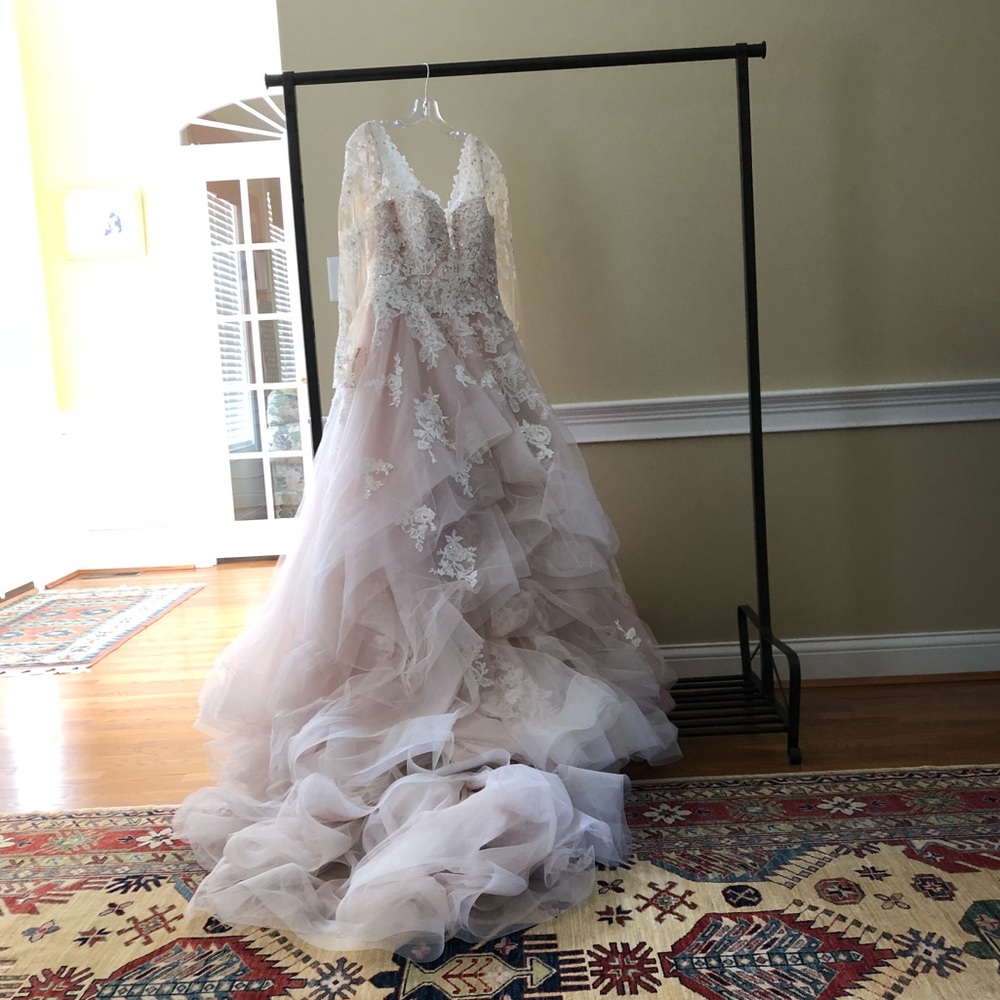 Essence of Australia D2186 Wedding Dress